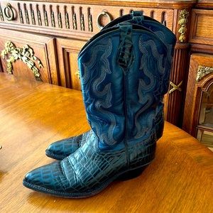 Women’s leather blue/teal cowboy southwestern style boots in Mexico size 8.5m